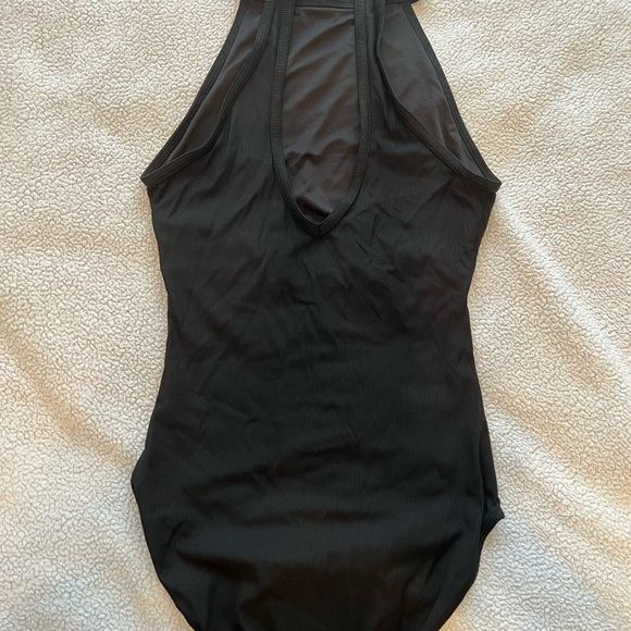 DANZNMOTION
Womens Ribbed Back Keyhole Halter Leotard (black) Size M - Picture 3 of 6
